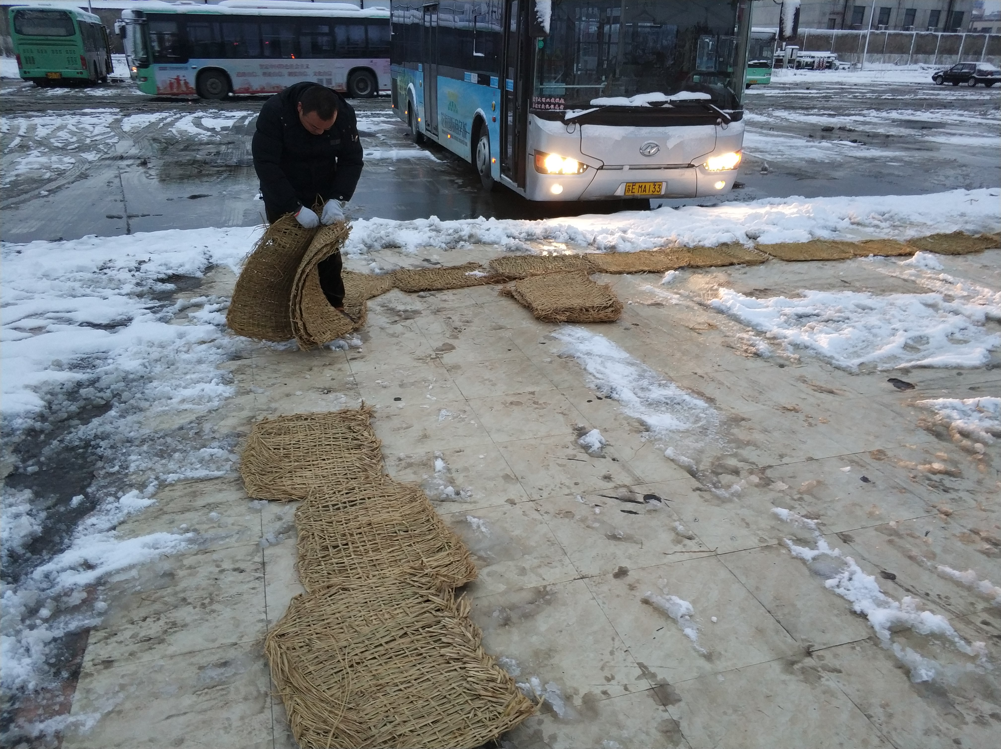 花橋停車場(chǎng)除雪2.jpg 花橋停車場(chǎng)除雪2.jpg